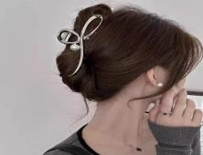 Hair Claw/ Wavy Clips